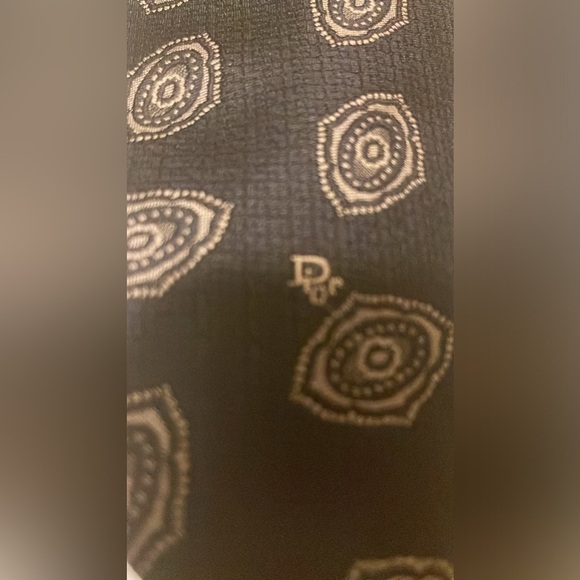 Christian Dior tie in like-new condition. Beautiful dark gray and cream tie - Picture 3 of 8
